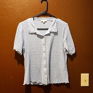 Short sleeved collared top Size M